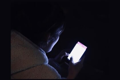video semnal de alarma pentru tineri nu trimiteti fotografii pe internet necunoscutilor santajul incepe cu te rog 697f0e9fa0613