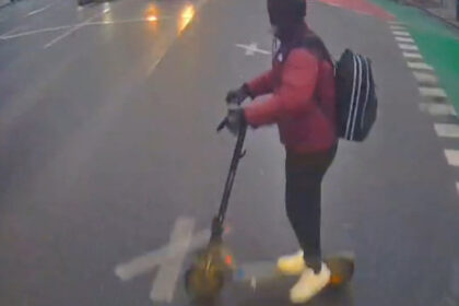 video un adolescent care era pe trotineta a fost lovit in plin de un autobuz in centrul clujului accidentul surprins de o camera de bord 699d97aa34e99