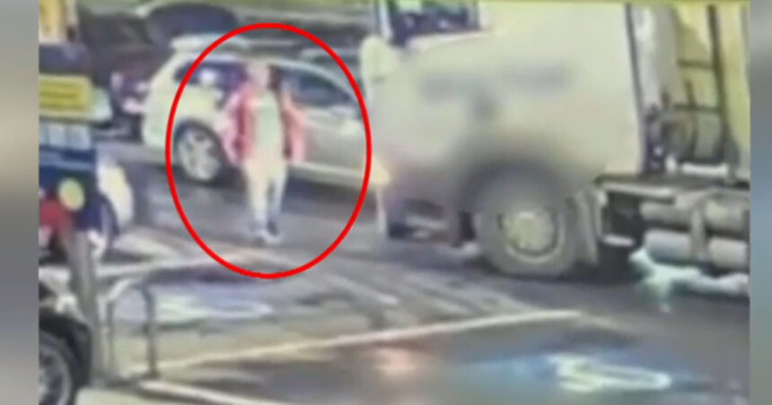 video un barbat a fost amenintat cu arma de un sofer in parcarea unui complex comercial din bucuresti 69a1492386713