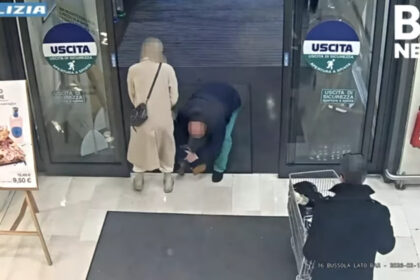 video un roman a incercat sa rapeasca o fetita de un an si jumatate din mainile mamei sale in italia momentul a fost surprins de camere 6991c4776dcd3