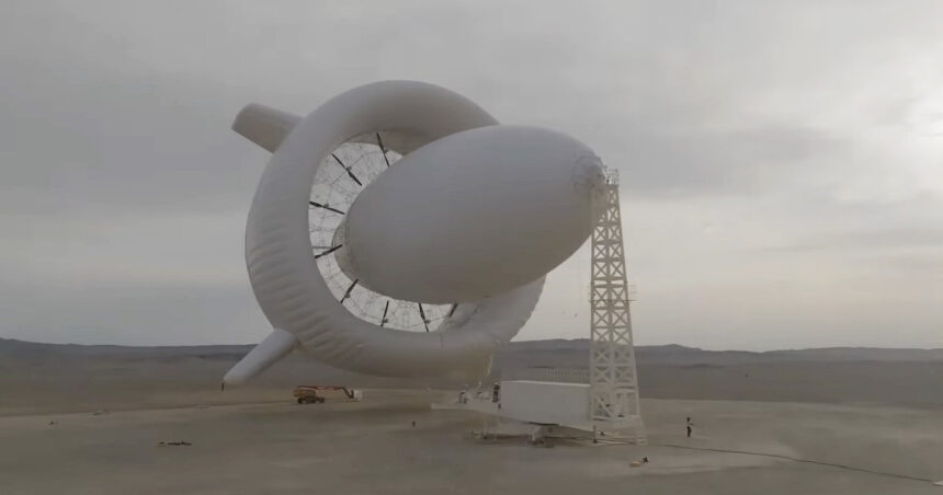 videofoto china a testat prima centrala eoliana gonflabila capabila sa produca 3mw de electricitate are 12 turbine si seamana cu un dirijabil 69993e2b13534