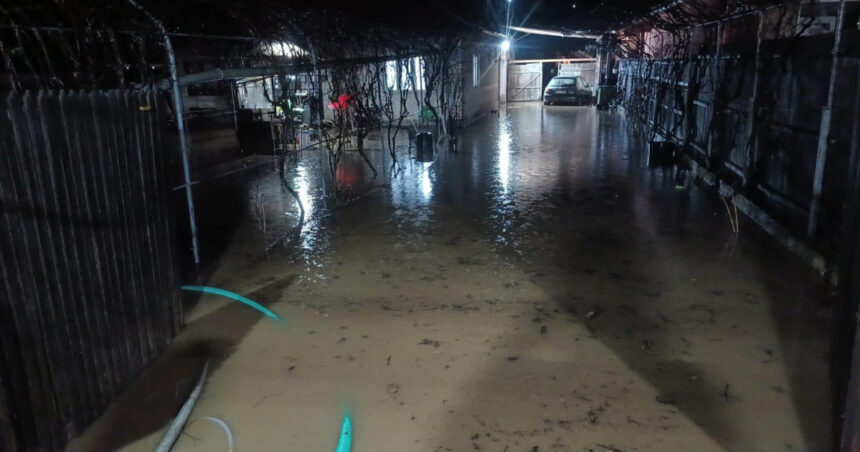 videofoto cod rosu de inundatii in buzau mesaje ro alert si drumuri blocate dupa ploile torentiale 21 de localitati din 5 judete sunt afectate 6985a7b03fa21