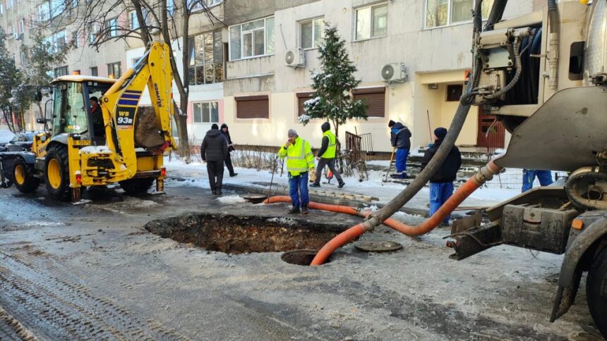 videofoto crater urias pe strada bucuresti din constanta soseaua s a surpat din cauza unei infiltratii traficul afectat in zona 6996cd8eae7c3