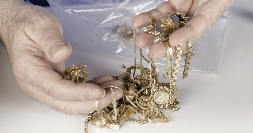 6 kilograme de aur si diamante in valoare de 37 milioane lei confiscate in calarasi anaf a predat tot aurul trezoreriei 69aa9fcd69da6