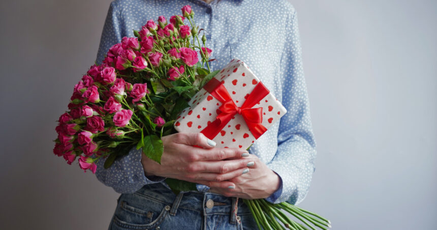 8 martie 2026 cele mai inspirate cadouri pentru ziua femeii ce surpriza ii poti face mamei colegei sau invatatoarei 69abc38f5ec41