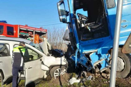 accident grav doua femei au murit si un barbat a fost ranit dupa ce un autoturism si un tir s au ciocnit in judetul braila 69ab09380c411
