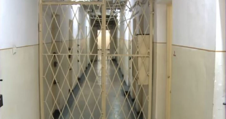 agent sef de la penitenciarul ploiesti cercetat pentru luare de mita ce ar fi introdus el in unitatea de detentie 69bc1440ac65f