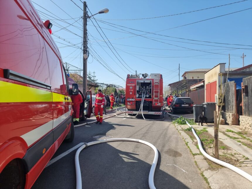 arde o casa in constanta mai multe echipaje sunt la fata locului 69a4505807eff