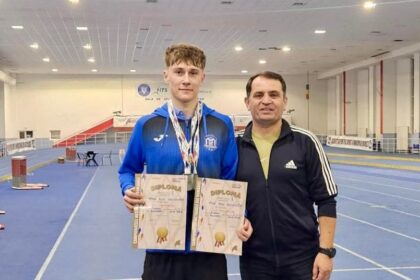 atletul de la cs medgidia alin mihai savlovschi pe podium la nationalele in sala 69a6f4d65437f