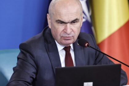 bolojan in urmatoarele luni vor fi eliminate zeci de mii de posturi din sectorul public 69c388457af86