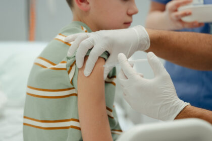 ce vaccin se administreaza la varsta de 14 ani la ce boli sunt expusi adolescentii in lipsa imunizarii 69c7769262e20