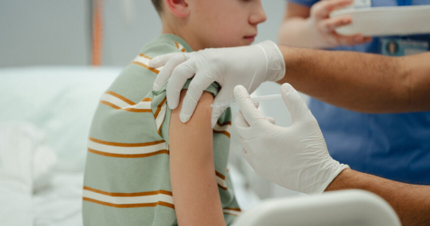 ce vaccin se administreaza la varsta de 14 ani la ce boli sunt expusi adolescentii in lipsa imunizarii 69c7769262e20