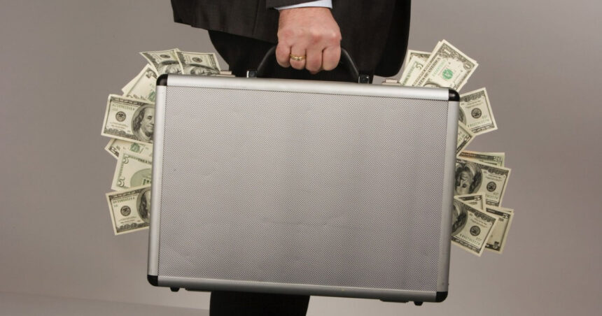 cine sunt cei 6 romani din topul celor mai bogati oameni din lume realizat de forbes si de unde provin averile lor 69b2693d8e6b3