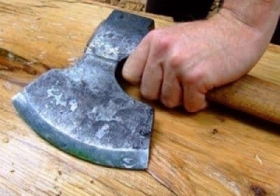 condamnat definitiv la 10 ani de temnita dupa ce a lovit un om cu toporul in cap de mai multe ori 69bbfa54eb8c4
