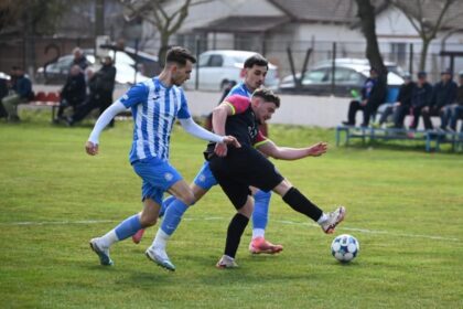 derby uri cu infrangeri pentru liderele din doua serii in etapa de duminica din liga a v a 69b80a6994a7c