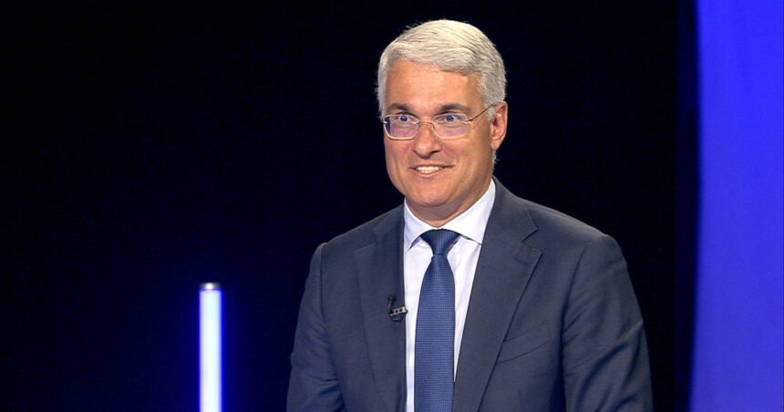 dragos pislaru ironizeaza depunerea in parlament a unei motiuni simple care il vizeaza o mare bucurie pentru mine 69a8582d101c0