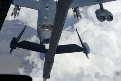 dupa b 1 si b 2 sua au aruncat in lupta si b 52h stratofortress cum arata un atac pe distante llungi de manual al us air force 69a90f14253e6