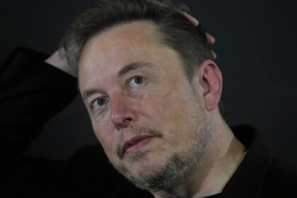 elon musk acuzat in instanta ca a prabusit intentionat actiunile twitter inainte de a cumpara compania 69a869bab560b