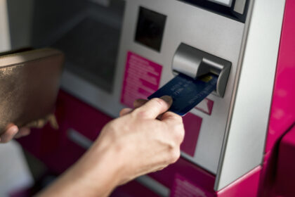 escrocii au inventat metoda firului invizibil cum puteti ramane fara bani la bancomat 69be7a10bad3e
