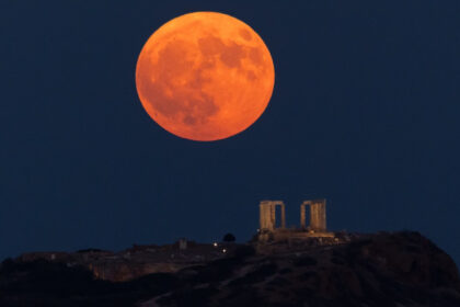 evenimente astronomice de neratat in aceasta primavara cand si cum poti vedea luna roz si luna albastra 69cb60b6dc310
