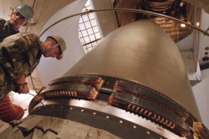 exclusiv diferenta dintre umbrela nucleara a nato si cea franceza propusa de macron comandorul r mateiu explica de ce a aparut neincrederea 69ab2576c39b6