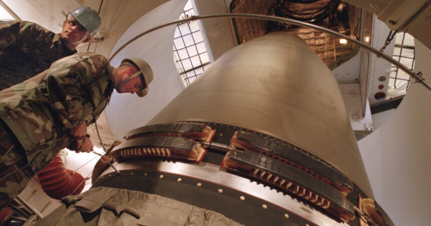 exclusiv diferenta dintre umbrela nucleara a nato si cea franceza propusa de macron comandorul r mateiu explica de ce a aparut neincrederea 69ab2576c39b6