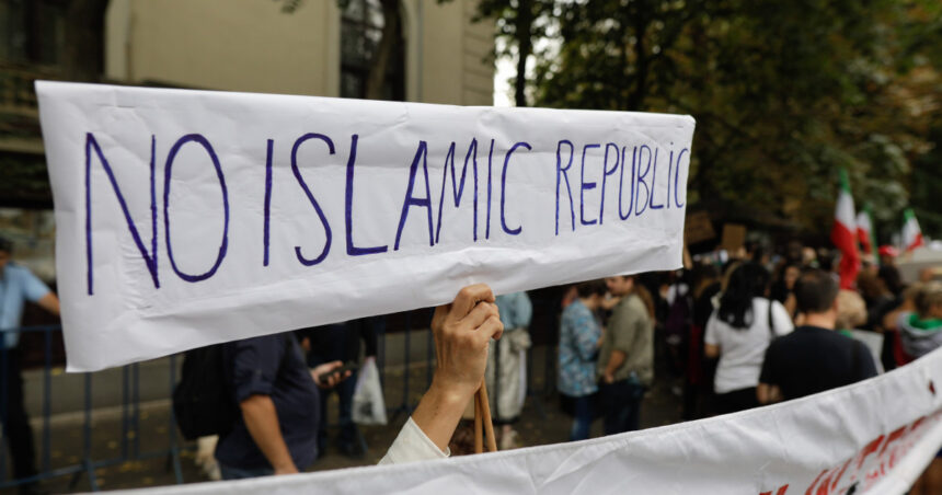 exclusiv medic iranian stabilit in romania mojtaba khamenei este mai fanatic decat tatal sau ce spune despre rasturnarea regimului din iran 69a8155b3528c