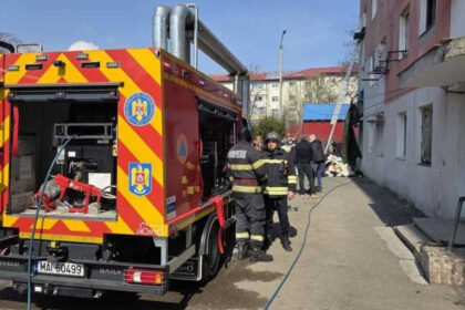 explozie urmata de incendiu intr un bloc din bacau doi raniti si 22 de persoane evacuate 69c3c159a3330
