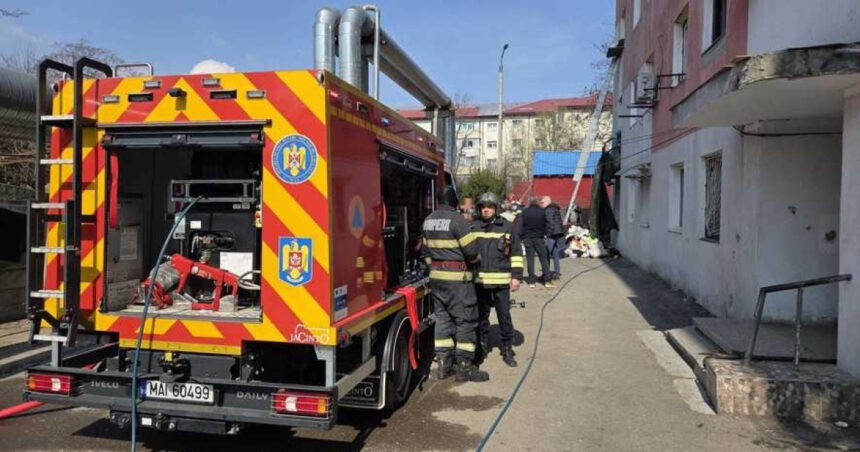 explozie urmata de incendiu intr un bloc din bacau doi raniti si 22 de persoane evacuate 69c3c159a3330