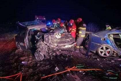 foto accident cumplit intre doua autoturisme unul dintre soferi a murit pe loc 69ab353098b5a
