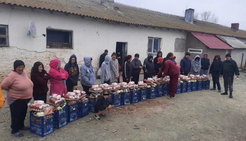 foto asociatia suflete deschise si sc arimex comexim 2000 srl au dus ajutoare familiilor nevoiase care traiesc in grajdurile din pecineaga 69b534a172ac8