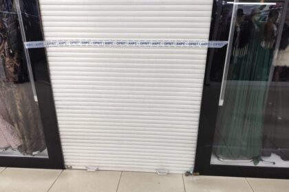 foto horia constantinescu in control la doraly mall magazine sigilate de inspectorii cjpc constanta 69b93b3c281c0
