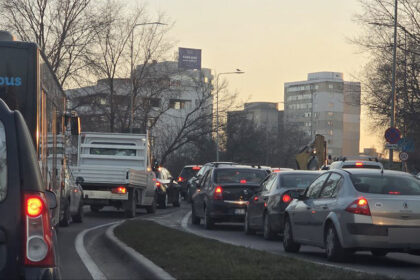 foto jale in trafic pe bulevardul aurel vlaicu in zona telegondolei se circula bara la bara 69a704ec596ab