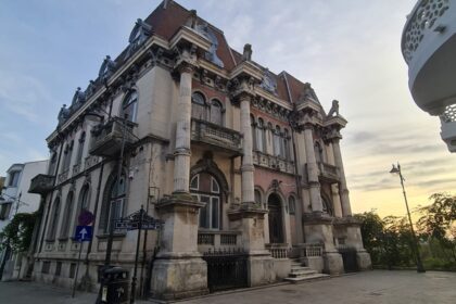 foto monumentul istoric casa cu lei din peninsula constantei pe drumul spre renastere ce document a emis astazi primaria 69c553fe608f6