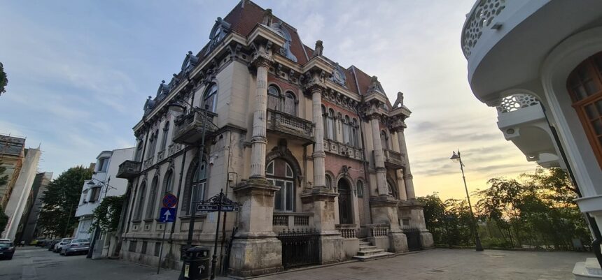 foto monumentul istoric casa cu lei din peninsula constantei pe drumul spre renastere ce document a emis astazi primaria 69c553fe608f6