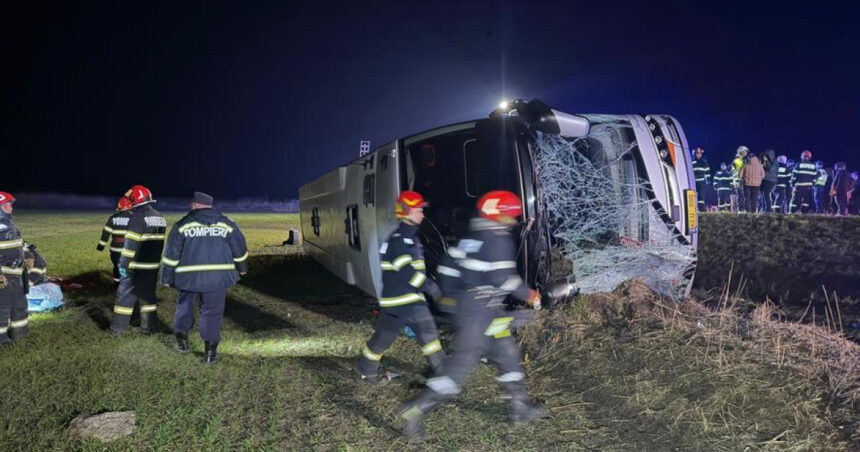 foto plan rosu in judetul galati un mort si 14 raniti dupa ce un autocar s a rasturnat pe de 581 69be4da59ce68
