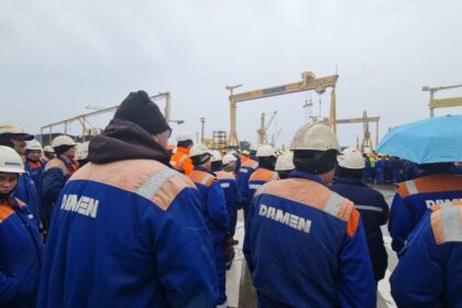 foto video a 8 a zi de proteste la damen shipyards mangalia sa oamenii cer in ploaie aprobarea planului de reorganizare a societatii si a actelor de guvern necesare pentru deblocarea salariilor 69ca7dc85a6ef