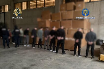foto video cum arata si cum functiona o fabrica ilegala de tigari plina cu tone de tutun gruparea de contrabandisti lucra ca la carte 69a844eb2bf56