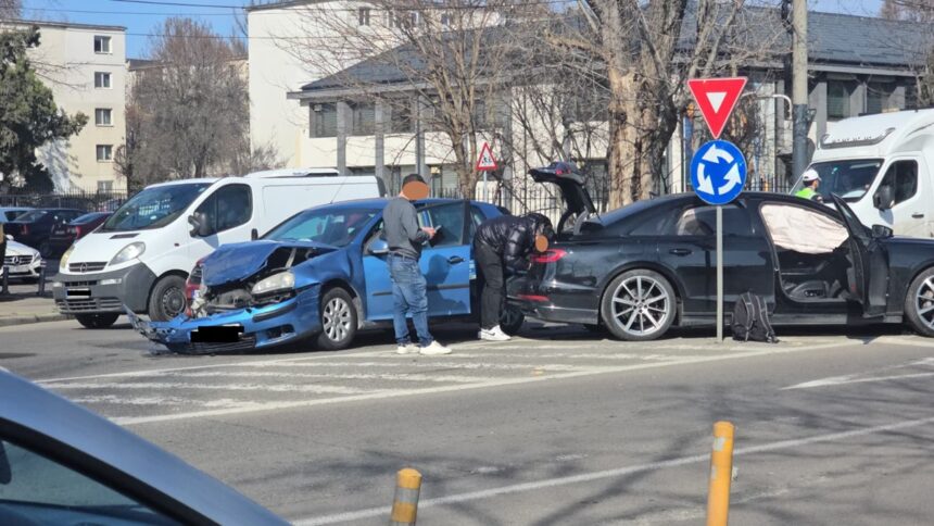 foto video doua masini s au ciocnit langa scoala 8 din constanta 69c146df0ff47