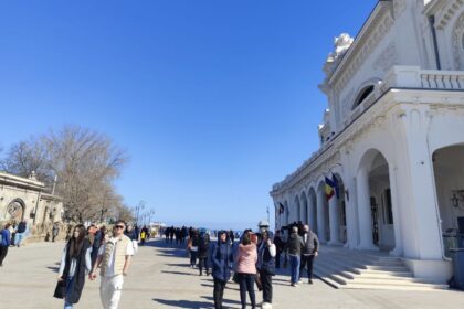 foto video zi de primavara autentica la constanta localnicii au luat cu asalt faleza cazinoului 69ac1d45c759b