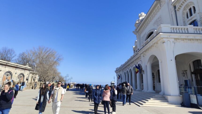 foto video zi de primavara autentica la constanta localnicii au luat cu asalt faleza cazinoului 69ac1d45c759b