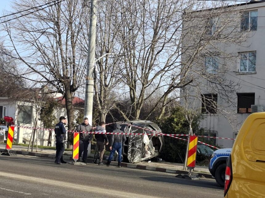 galerie foto masina rasturnata pe trotuar la ovidiu 69a54e6adb55d