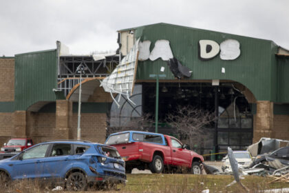 galerie foto tornade devastatoare in sua cel putin sase morti printre victime un baiat de 12 ani zeci de case distruse in michigan si oklahoma 69ad2daae2ffd