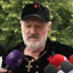 gigi becali da asigurari ca va aduce lumina sfanta de la ierusalim trimit soldatii mei care cand dau ordin trec prin foc si sabie si aduc lumina sfanta chiar cu riscul vietilor 69b511a060815