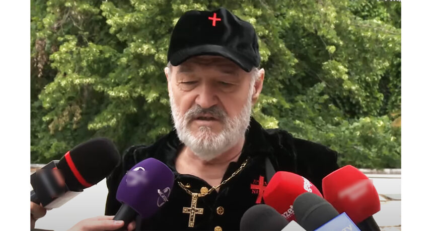 gigi becali da asigurari ca va aduce lumina sfanta de la ierusalim trimit soldatii mei care cand dau ordin trec prin foc si sabie si aduc lumina sfanta chiar cu riscul vietilor 69b511a060815