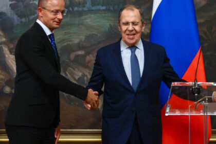 guvernul de la budapesta depune plangere pentru spionaj jurnalist acuzat ca ar fi interceptat convorbiri intre szijjarto si lavrov 69c5aa0624b19