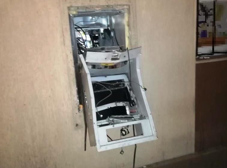 individul care a furat un bancomat de la irish pub se afla in penitenciarul tulcea si a fost arestat si in elvetia 69c9aee4a0c43