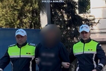 infractiuni cu repetitie un tanar sofer din navodari beat si posibil drogat fara permis auto prins de 2 ori intr o luna a fost retinut 69a984d7df608