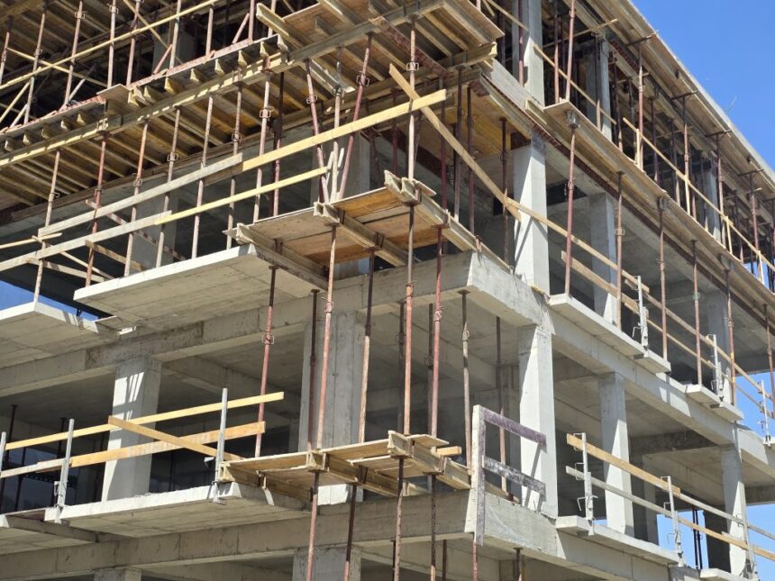 investitie imobiliara cu demolari si puz pe o strada ingusta din apropierea city mall din constanta 69aa1217f2cb5