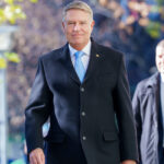 klaus iohannis impreuna cu sotia la slujba de florii la sibiu mesajul transmis de fostul presedinte 69c91ff48fbc3
